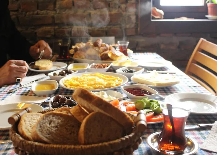 Tirilyenarcicegibutikotel Love hotel Burgaz